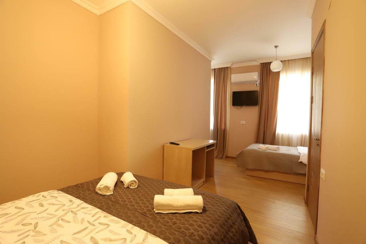 Hotel Hollywood Kutaisi Exterior photo